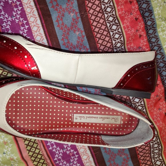 B.A.I.T Footwear Sarah Patent Red Flats 7.5 - Picture 2 of 3